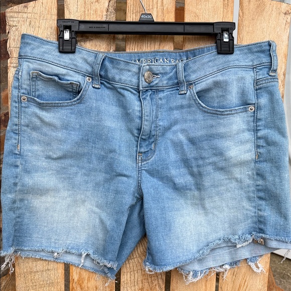 American Eagle Outfitters Dresses & Skirts - American Eagle Super Stretch Shorts Size 12